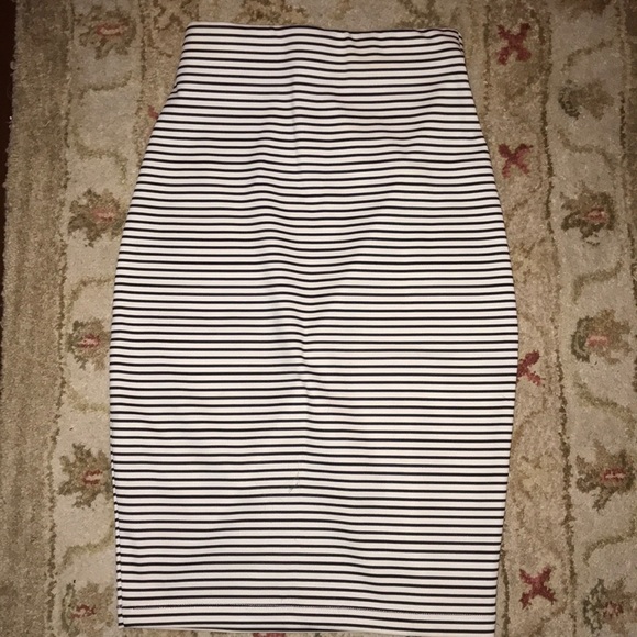 Stripped stretchy skirt - Picture 1 of 1